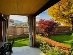 garten-eder-herbst-pergola-herbstfarben-outdoormoebel.jpg